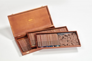 Набор цветных карандашей Lightfast 100 цветов в деревянной упаковке Derwent