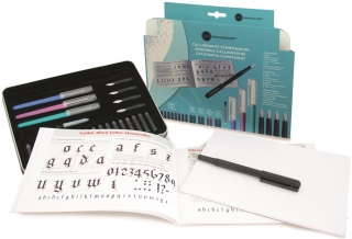 Набор Manuscript Calligraphy Compendium 5 (4 ручки, 5 перьев, 18 картриджей, конвертер и руководство) в пенале