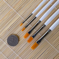 Универсальные кисти синтетика плоские НЕВСКАЯ ПАЛИТРА, длинная ручка, в ассорт.